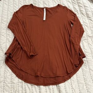 Lululemon stretchy scoop neck top